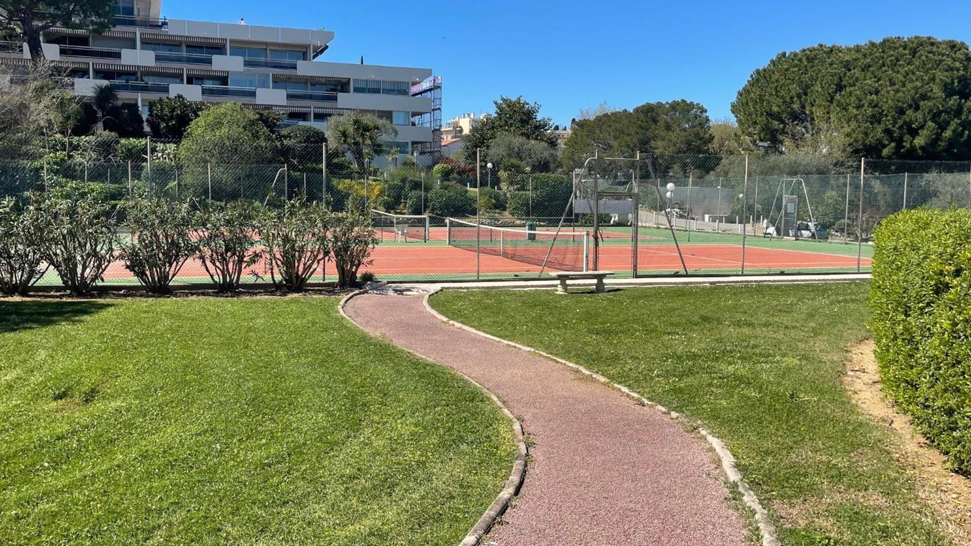 Joli Studio Vue Mer, Piscine, Tennis, Parking Antibes Dış mekan fotoğraf