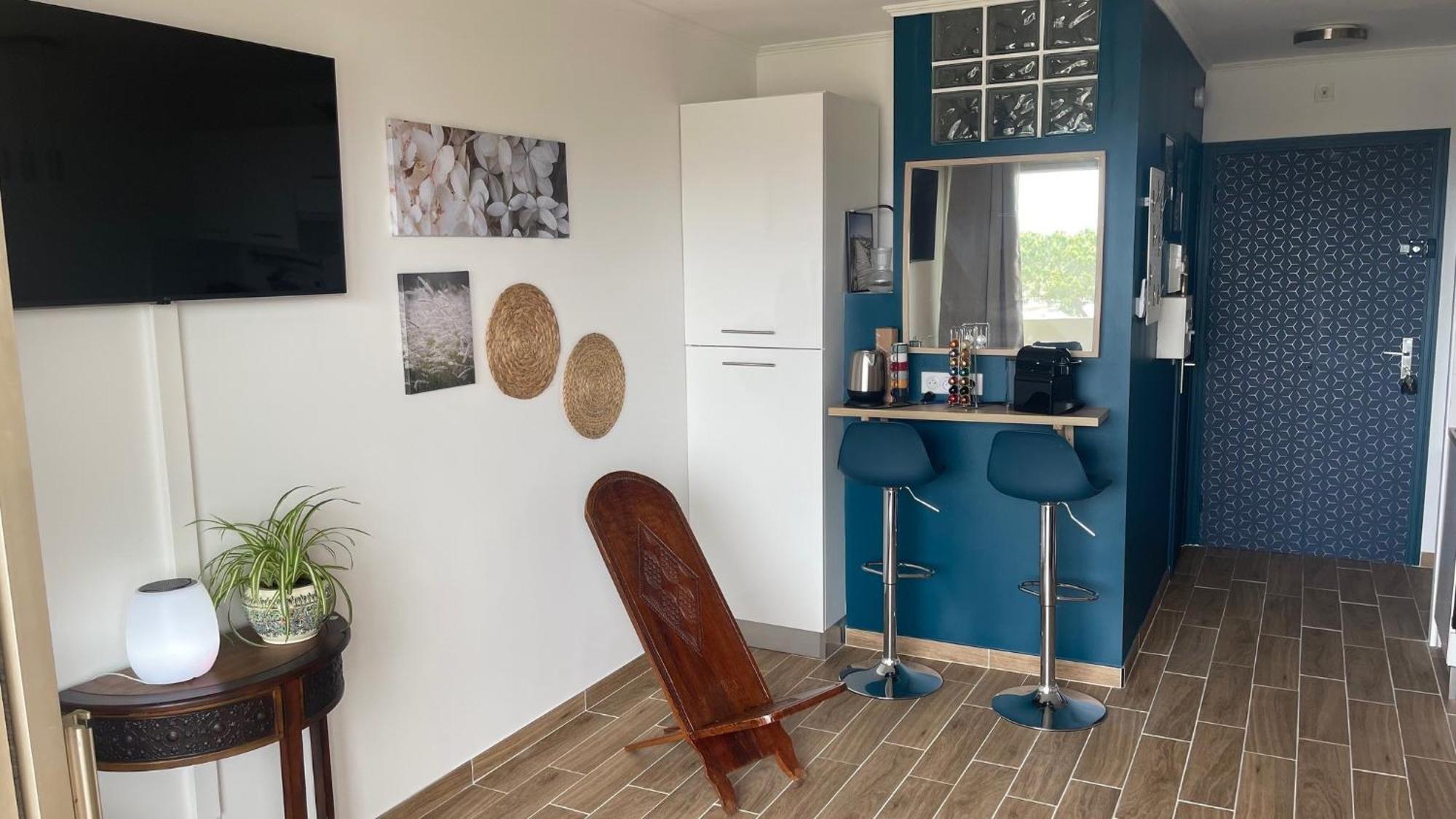 Joli Studio Vue Mer, Piscine, Tennis, Parking Antibes Dış mekan fotoğraf